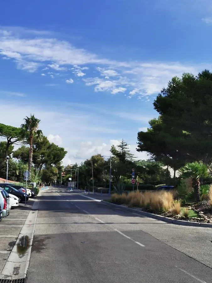 Appartement Joli Studio Renove Dans Station Balneaire. à Saint-Mandrier-sur-Mer France